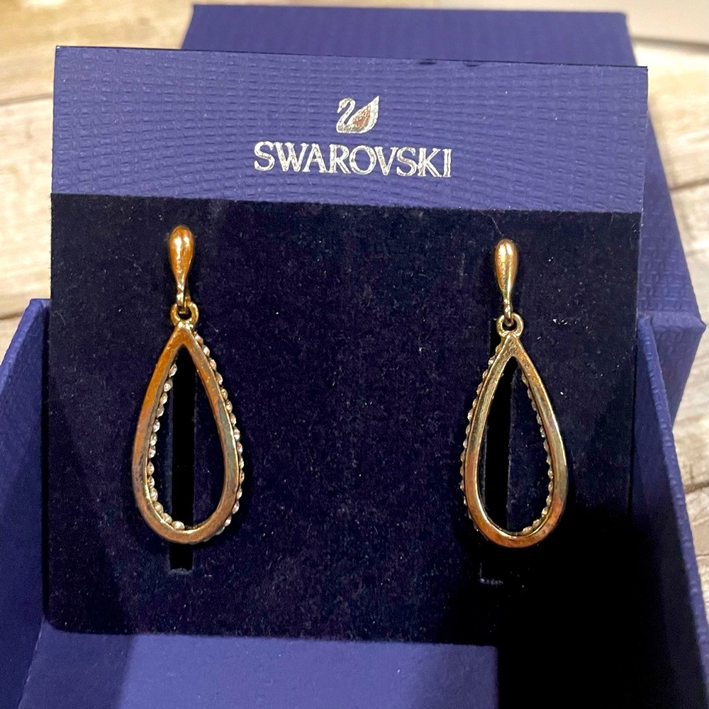 💎SWAROVSKI NWT Gold Tear Drop Earrings